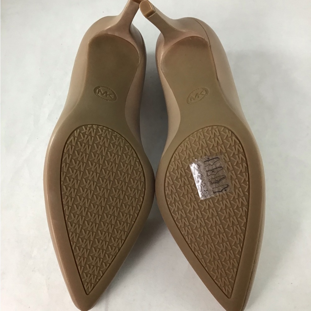 Michael Kors taupe leather pump size 9m. - Picture 6 of 7